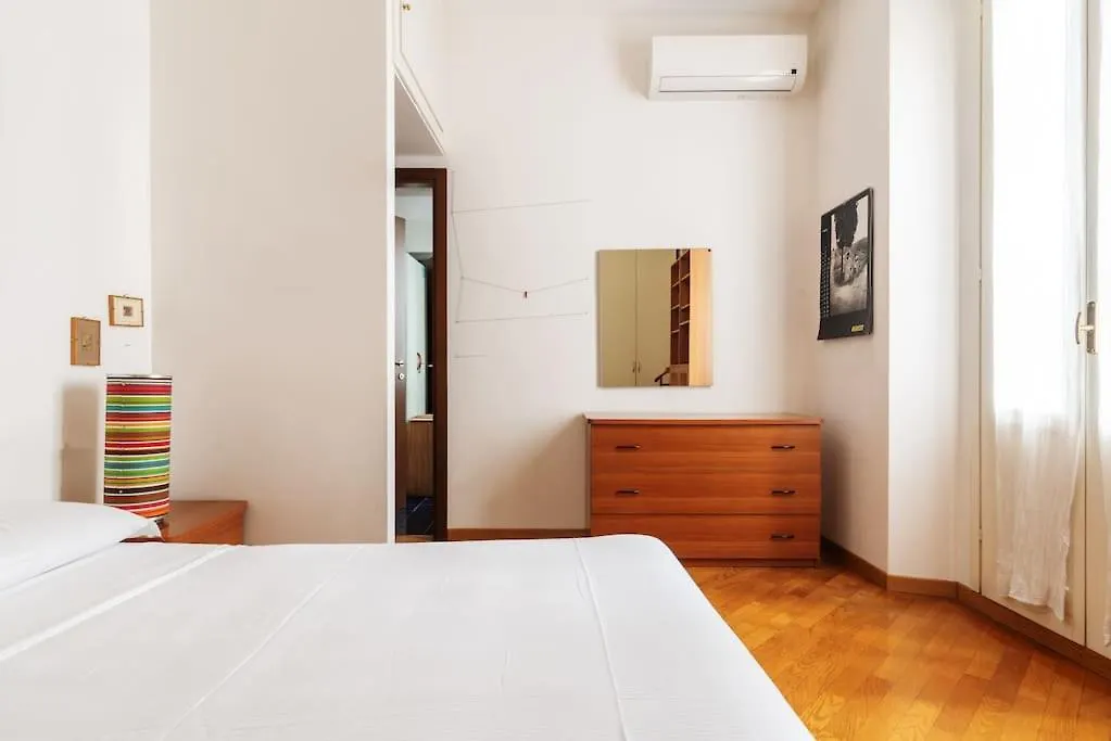 Lägenhet Bilocale In Porta Romana Milano
