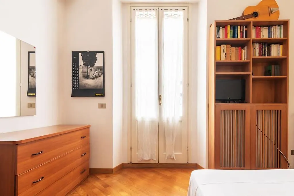 Bilocale In Porta Romana Милан Италия